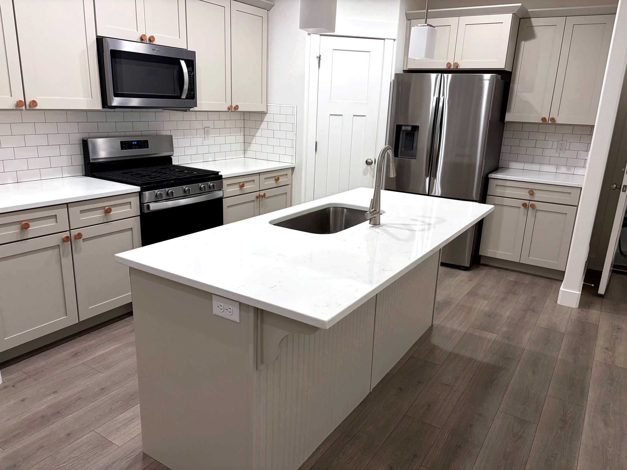Clean white kitchen after recurring service for a Kamas or Oakley home